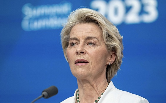 Глава ЕК потребует от ОАЭ ограничить реэкспорт санкционных товаров в РФ