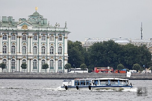 В Санкт-Петербурге первые туристы опробовали кольцевой водный маршрут