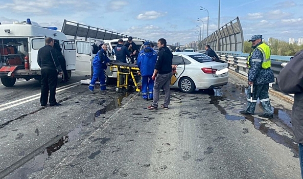МВД опубликовало снимки массовой аварии на мосту под Волгоградом