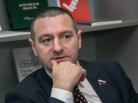 Депутат не увидел грубости в своем призыве рожать, пока "рожалка работает"