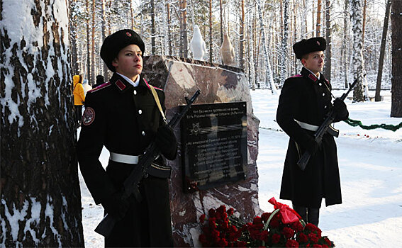 Новый памятник Двум неизвестным бойцам появился в Новосибирске