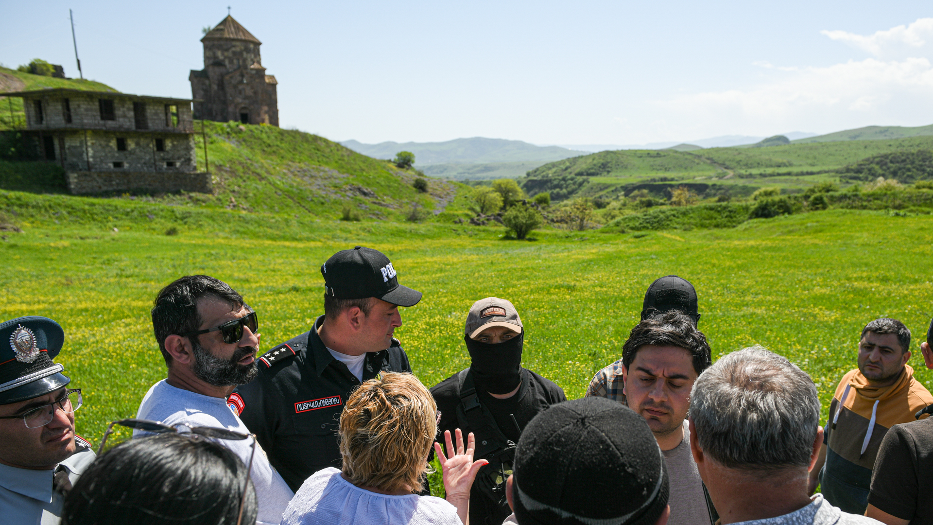 Жители Армении потребовали прекратить разминирование на границе с Азербайджаном