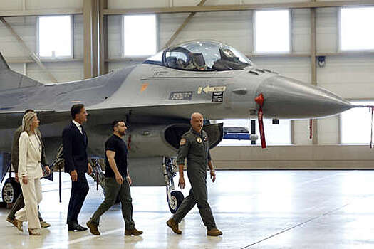 NYT: Зеленский спешит получить F-16 из-за выборов в западных странах