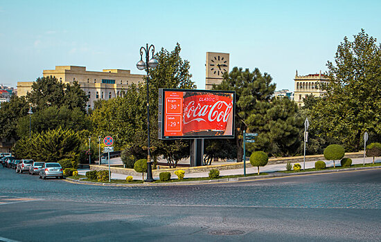 В Азербайджане запустили рекламу DOOH для Coca-Cola с помощью платформы Adviad