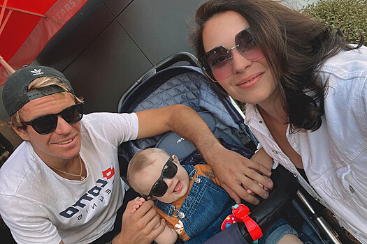Олимпийская чемпионка Аделина Сотникова с семьей улетела в США