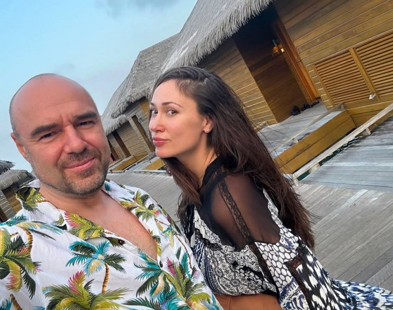 Жена любовника Дибровой Елена Товстик пришла на премию в обтягивающем платье