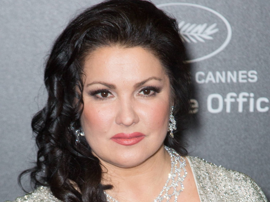 Оперная певица нетребко. Похудевшая нетребко. Похудевшая нетребко. Нетребко 2022. Похудевшая нетребко.