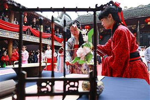 Церемония вступления в совершеннолетие в чунцинском районе Юнчуань