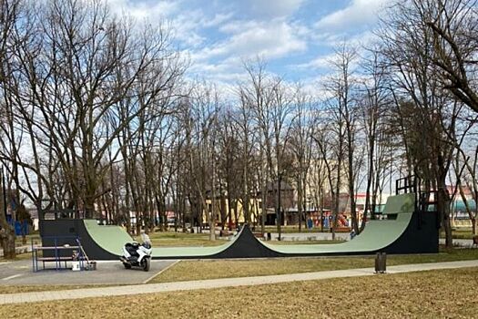 В краснодарском Молодежном сквере отремонтировали скейт-парк