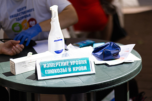 Кровь на сахар и ИМТ: в калининградском Центральном парке желающие сдавали анализы и измеряли давление