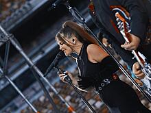 Софья Таюрская выступила в составе группы «Куртки Кобейна» по приглашению Шуры Би-2