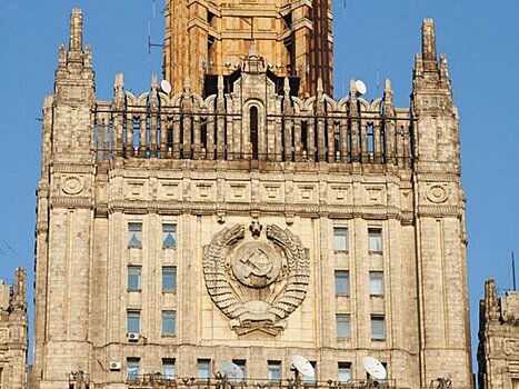 МИД РФ призвал обеспечить гуманное обращение с гражданами России на судне "Маринера"