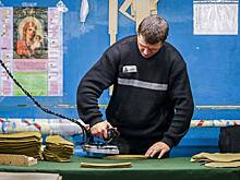 Чем занимаются и сколько зарабатывают самые известные российские заключенные