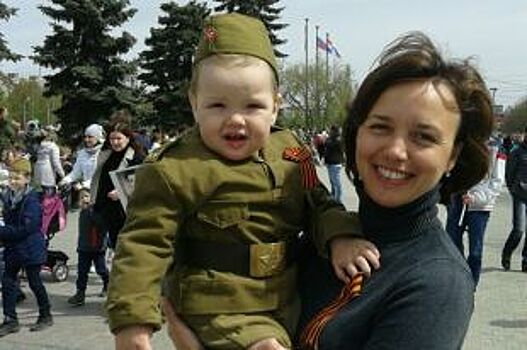 Пусть дети помнят о войне. Для чего пермячка шьёт малышам военную форму?