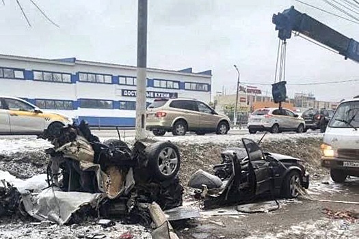 В Подмосковье BMW разорвало пополам после крупной аварии