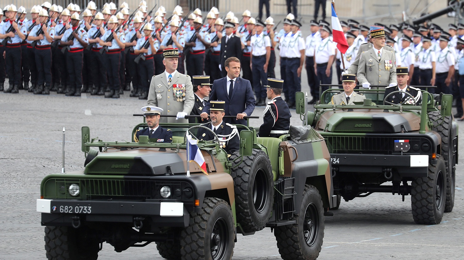 Парад 14 июля во Франции станет более «военным»