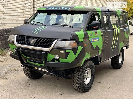 Старенький УАЗ-452Д скрестили с Mitsubishi Pajero Sport