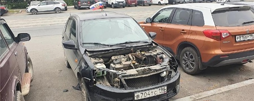 В Нижнем Тагиле воры разобрали на части припаркованную автомашину LADA Granta