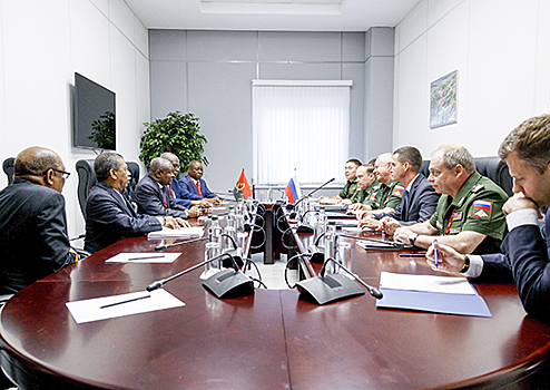 Россия готова максимально использовать потенциал военного сотрудничества с Анголой