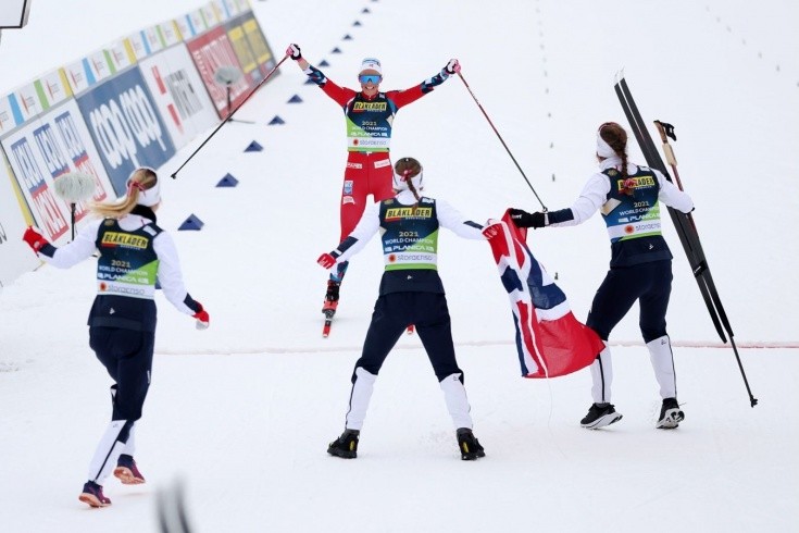 Сборная Норвегии одержала победу в женской эстафете на ЧМ-2023, Швеция — третья