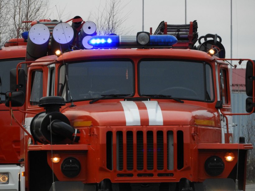 В Саратове 4 пожарных расчета тушили здание аптеки на Барнаульской улице