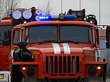 В Саратове пожарные тушили заброшенную дачу возле гипермаркета «Лента»