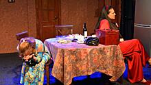 Спектакль-дуэт «Бывшие сёстры» показали на сцене Вологодского драмтеатра (16+)
