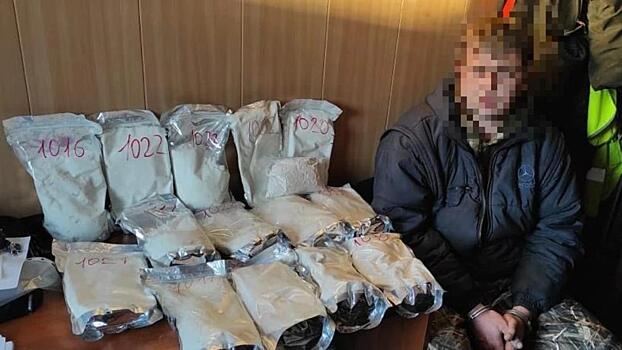 В Ленобласти задержали наркоторговца из Твери с 14 кг мефедрона