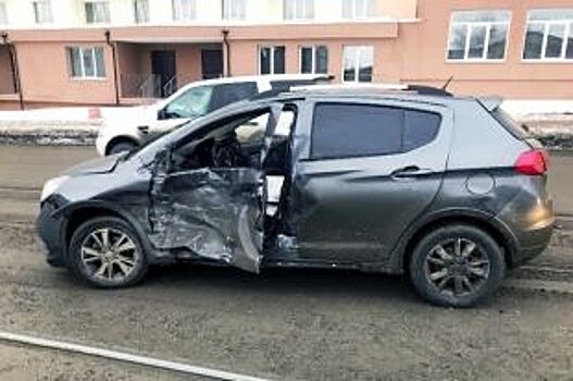 В Самаре на ул. Тухачевского Lifan X50 протаранил Chevrolet NIVA