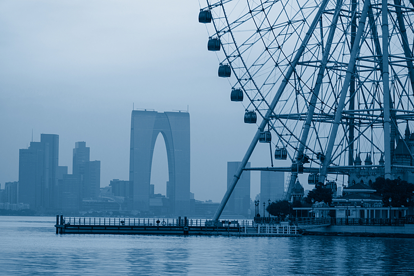 Колесо обозрения в городе Сучжоу, провинция Цзянсу, Китай. Высота — 120 м. Поездка на колесе занимает 20 минут. 