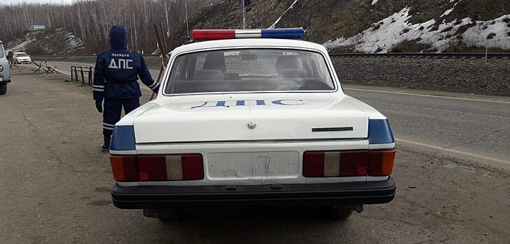 У дороги Хабаровск-Комсомольск ДПСники неживые стоят