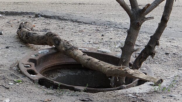 Саратовский водоканал продолжает закрывать открытые люки