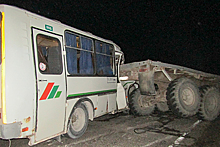 Десять человек пострадали в ДТП с автобусом и грузовиком в российском регионе