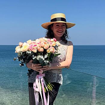 55-летняя Алёна Хмельницкая сообщила о рождении внучки