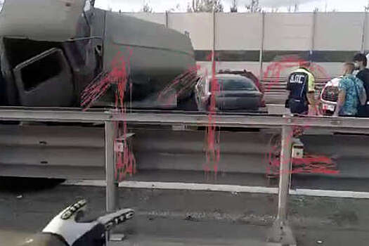 В Петербурге в ДТП с участием военного грузовика на КАД погибли трое человек