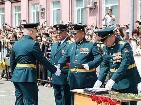 В Пензенском артиллерийском инженерном институте прошел выпуск офицеров и прапорщиков