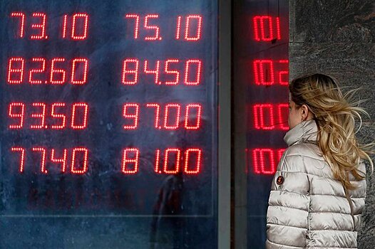 Россияне готовятся к ослаблению рубля в 2021 году