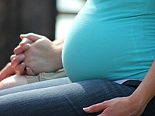 Ученые выяснили, почему женщины не спешат рожать детей