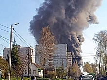 Площадь пожара на заводе в Курске увеличилась до 10 тысяч "квадратов"
