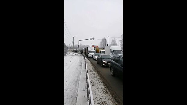 Кострома встала в огромную пробку: тормозят всех