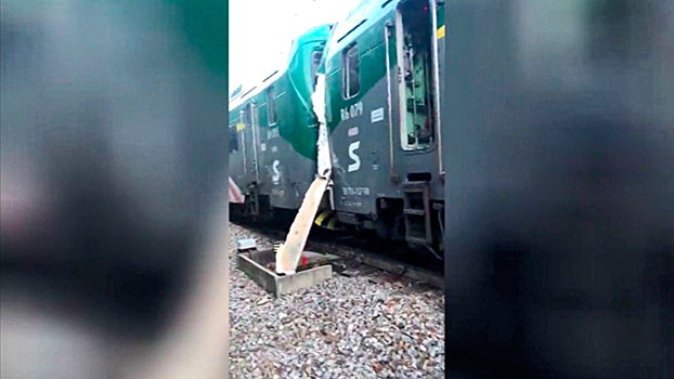 Два пассажирских поезда протаранили друг друга в Италии