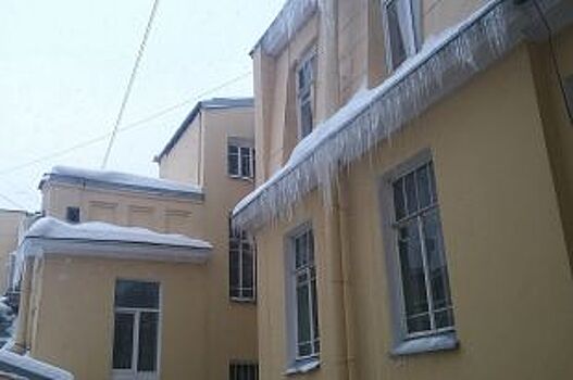Управляющие компании в Орле обязали убрать с крыш сосульки