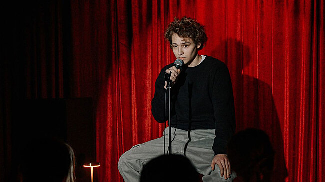 «Пингвины моей мамы»: как комедия о школьнике-стендапере превратилась в драму