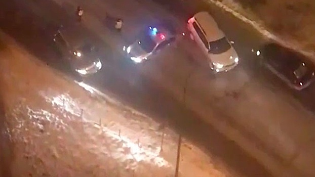 В Перми пьяный водитель протаранил машину ГИБДД и скрылся: видео