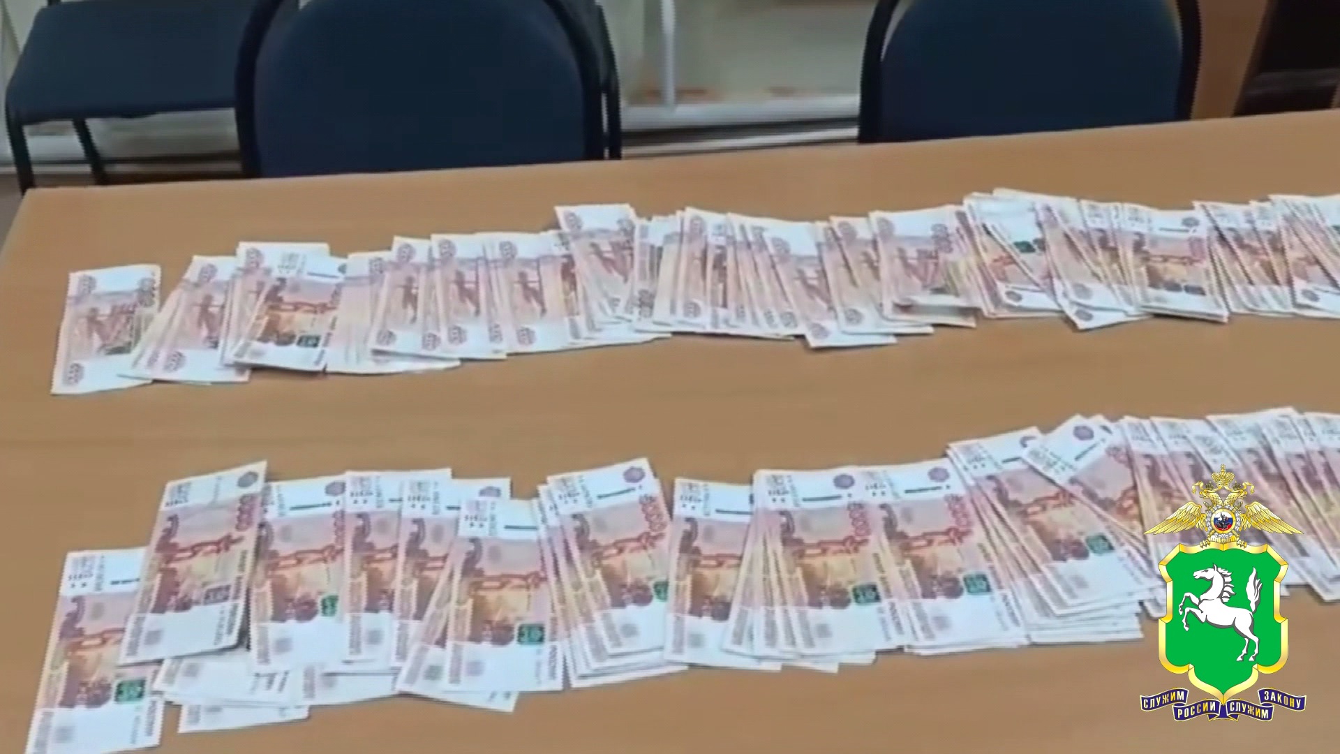Задержан житель Томской области, который похитил у знакомого 1 млн рублей и спрятал деньги в огороде