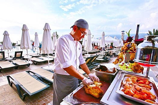 Sabah: В Турции обсуждают отмену "шведского стола" в отелях