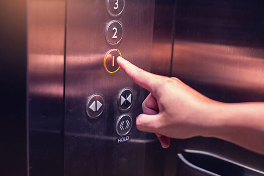 В Воронеже подросток сорвался с пятого этажа в шахту лифта