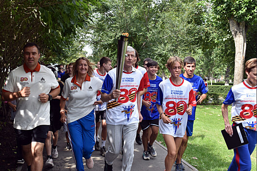 Забег с Факелом Победы прошёл в Новосибирске