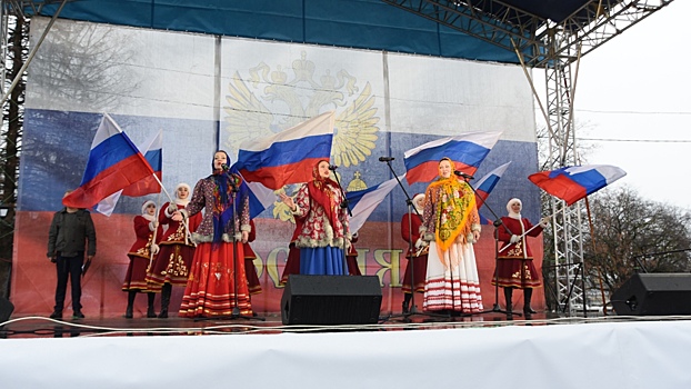 Праздник «Россия объединяет. Мы едины» прошел в центре Вологды, несмотря на дождливую погоду