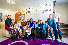 Наталья Комарова и Максим Ряшин в Международный женский день навестили многодетную семью